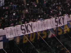 Striscione per Sky